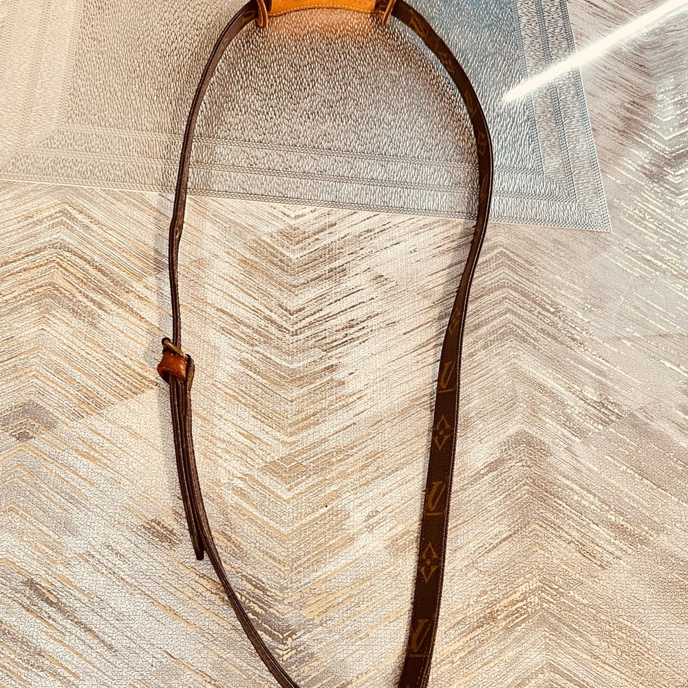Louis Vuitton Strap Unversal Ajustabile size.
The price Is For 1 strap only!! - Picture 10 of 16